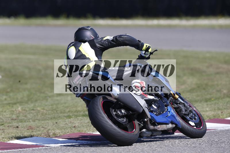 Archiv-2025/49 26.08.2025 Cornu Master School ADR/blau-bleu/0-4